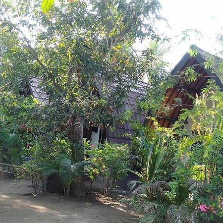 Hello Lumbung Homestay Гили-Эйр Экстерьер фото