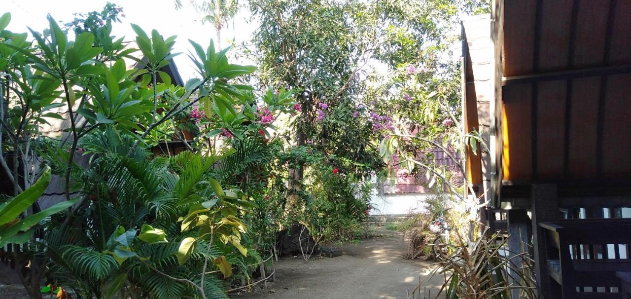 Hello Lumbung Homestay Гили-Эйр Экстерьер фото